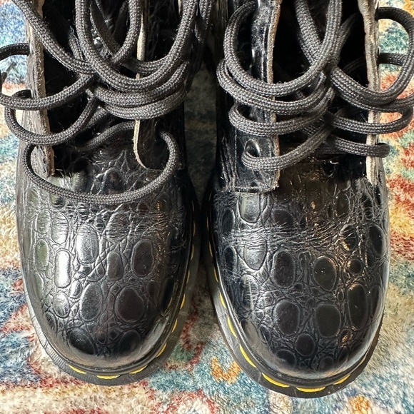 Vintage Dr. Martens England Embossed Leather Black Boots Size 5 - Picture 8 of 13
